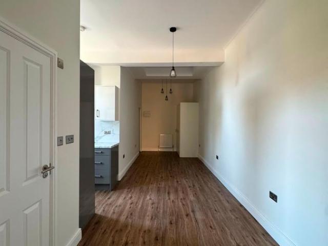 2A High Street, London SE25, 2 bed flat to rent, £1,750 pcm | PrimeLocation