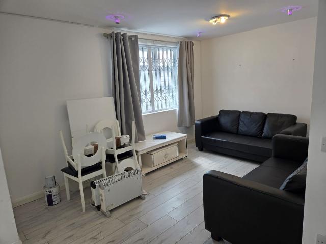 2A Hutton Grove N12, 1 bed flat to rent, £1,400 pcm | PrimeLocation