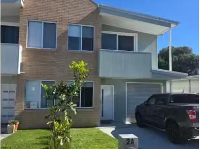 2a Lakeview Avenue, GOROKAN Townhouse for rent Listed by For.