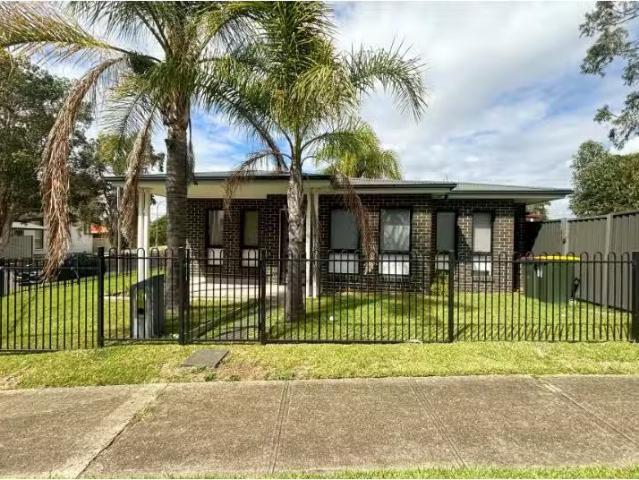 2A Self Place, Shalvey House for rent Listed by Elite Agency.