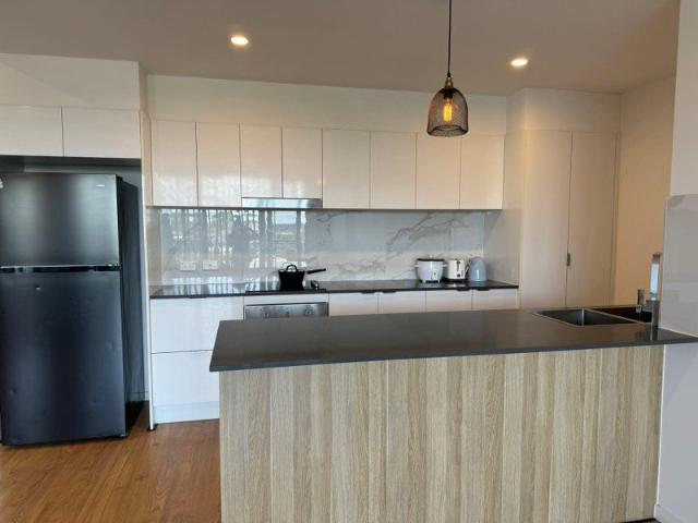 2B2B1C, walking distance to Garden City Westfield