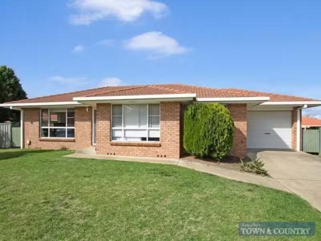 2B Fiona Place, ARMIDALE House for rent Listed by Georgina Cl.