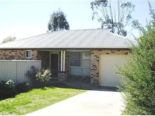 2B Kurrajong Close, ARMIDALE House for rent Listed by Debbie.