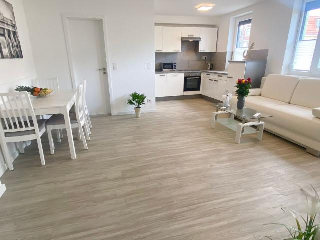 2B new 2 room apartment free internet, 5.4 km from Alexanderplatz, Berlin Amsterdam Apartments for Rent