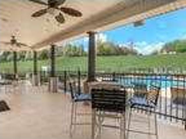 2BD 2BA Now Available $1600/month