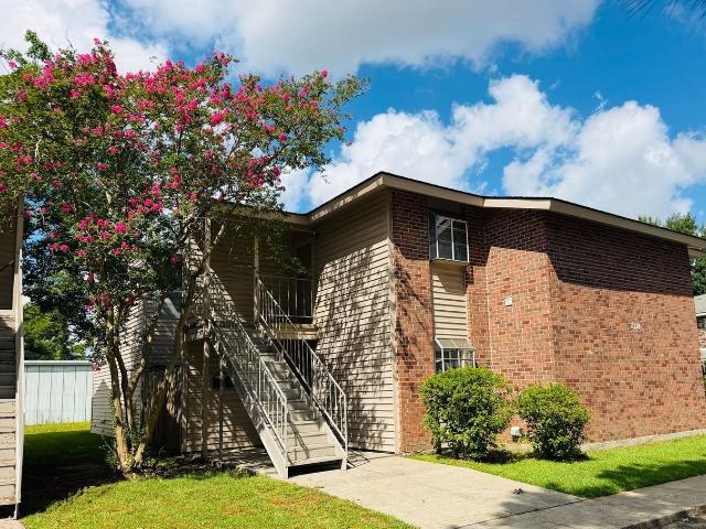 2BD, 2BA apartment located near the intersection of Perkins and Essen 2 Bedroom Apartment for Rent at 7714 Bles Ave, Oak Hills Place, LA 70810 South Baton Rouge