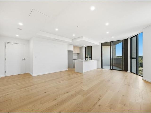 2Bed Modern Living in an Ultra Convenient Complex + Study hub