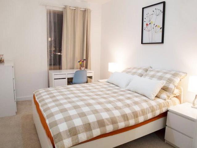 2bed flat, in canning town area with balcony