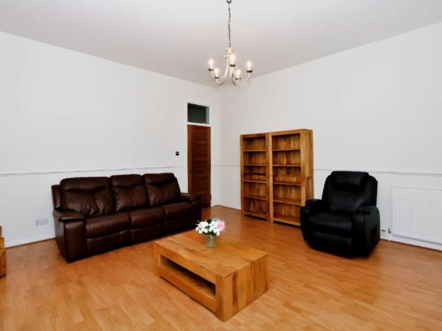 2Bedrooms, 1Bathrooms