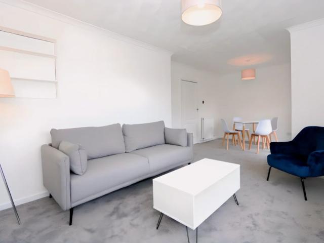2Bedrooms, 1Bathrooms