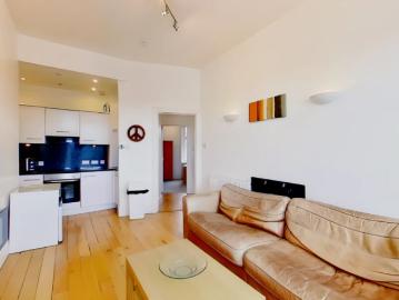 2Bedrooms, 1Bathrooms