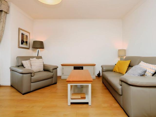 2Bedrooms, 1Bathrooms