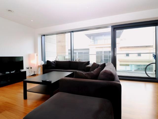 2Bedrooms, 2Bathrooms