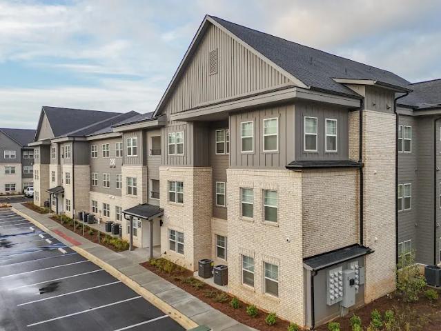 2BR/2BA from $1,720/mo | Community pool | East Austin 78724
