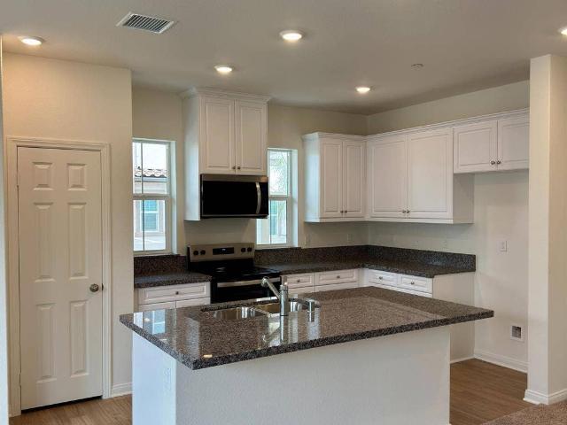 2BR / 2Bathr00m furnished available