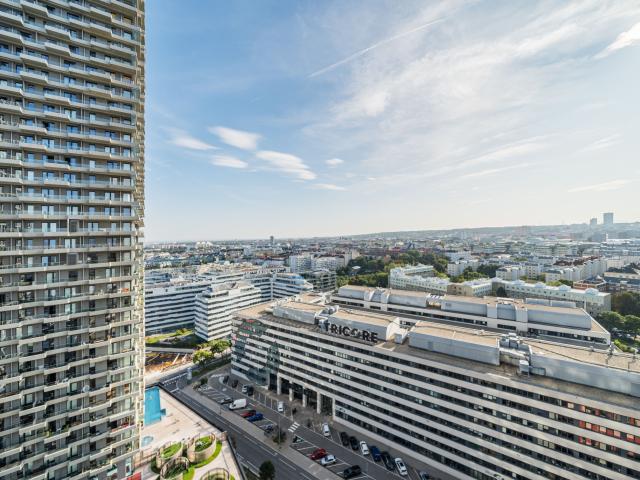 2BR Apartment on the 18th floor