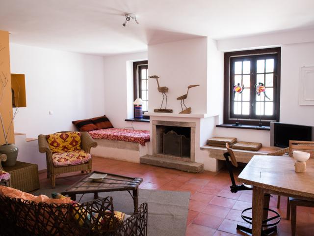 2BR Apartment with Suite & Patio – Close to Sintra
