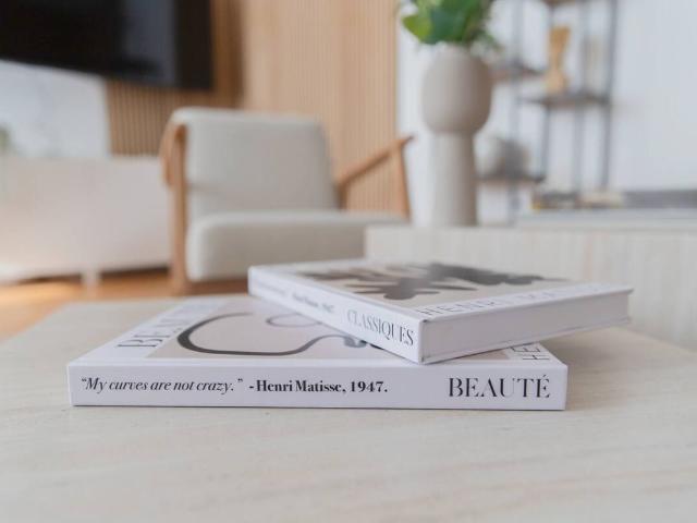2BR Expats & Relocation I Near Main Station I Upper Belvedere, Vienna Amsterdam Apartments for Rent