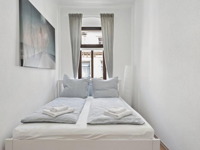 2BR light filled apartment in historic neigborhood near University and Center, Dresden Amsterdam Apartments for Rent