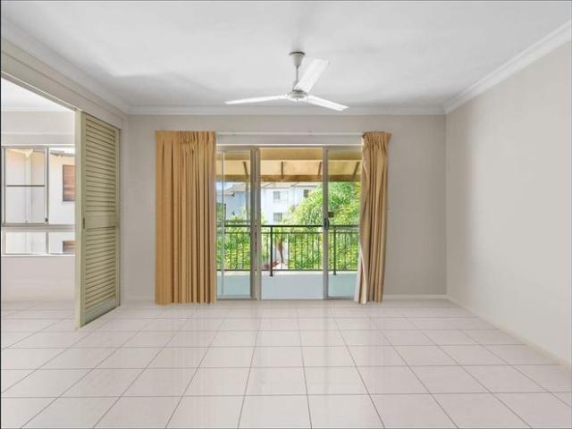 2BR Top Floor Apartment in Lakes Resort