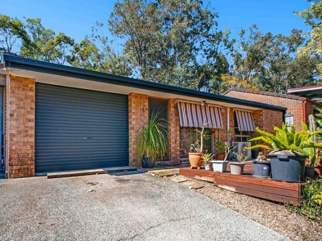 2BR Villa Near Movie World & Wet'n'Wild Call Janine 0419 534 436