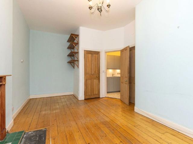 2F3, 10 Dean Park Street