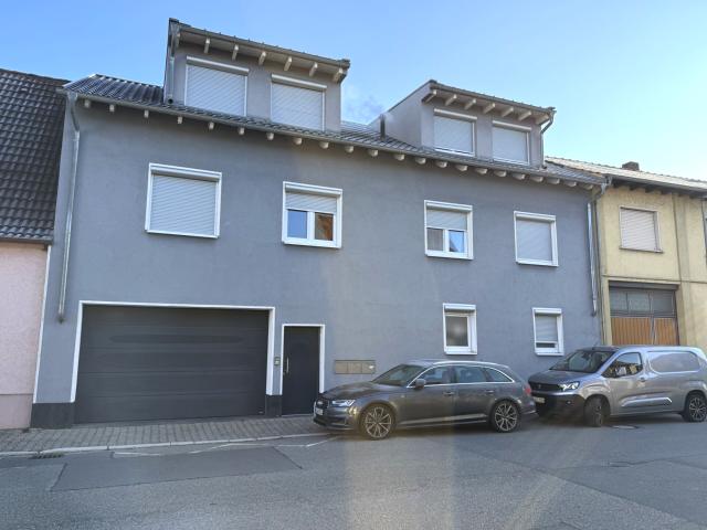2FH mit 2 modernen Maisonette Wohnungen in Altlußheim