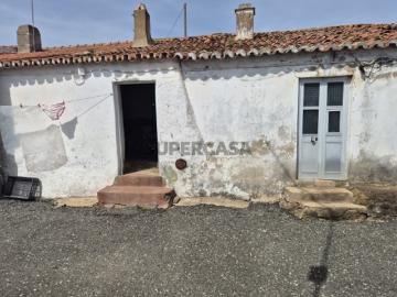 2moradias terreas+2 terrenos na Corte Zorrinho Almodovar