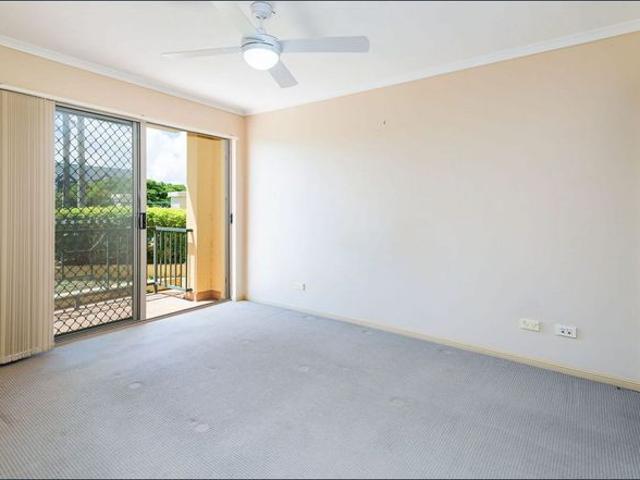 2nd Floor Coastal Apartment in the Heart of Runaway Bay