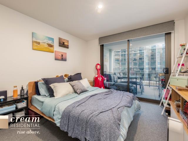 2nd floor apartment located in the heart of Dickson