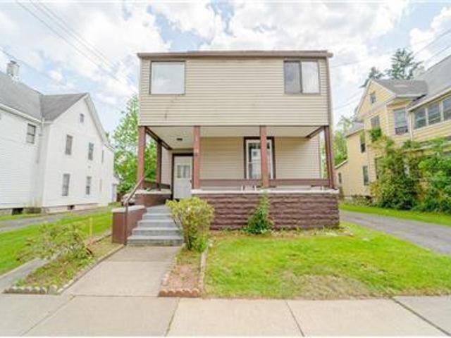 2nd Floor, Utilities Included, 2 Bed, 1 Bath Apt