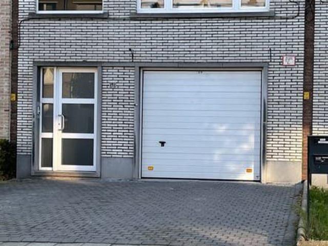 2slp. kamer app met terras, 2 bergingen en buitenstaanplaats