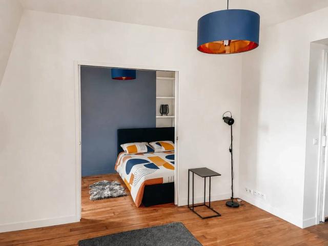 2P meublé de standing – chambre séparée – rénovation architecte – dernier étage – vue dégagée Neuilly sur Seine 92200 – Place Gouraud