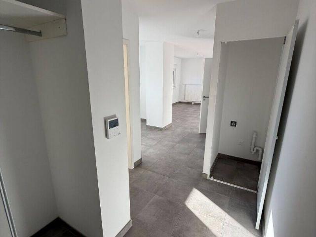2Pièces neuf avec balcon et parking