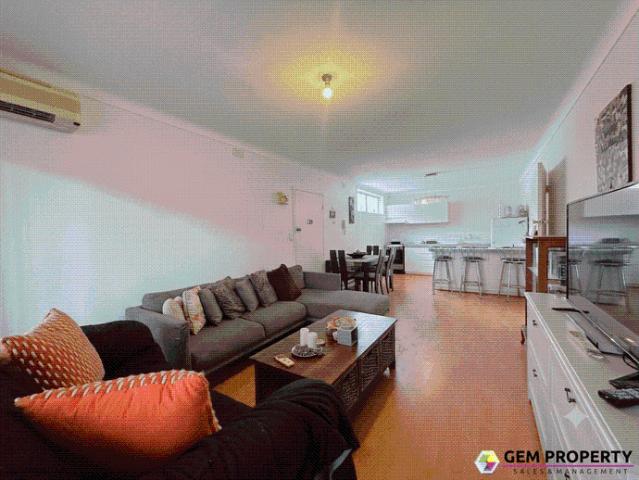 2x1 Unit in a Great Location!