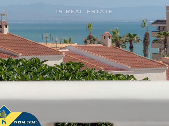 2x1en Torre Del Moro! Fantástico adosado dividido en 2 plantas independientes, con amplias terrazas y excelentes vistas al mar + parking comunitario