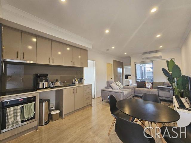 2x2 Unit in Cloverdale with Balcony