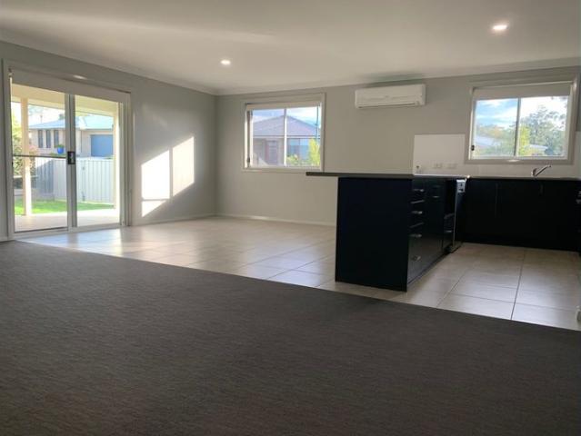 2x Air conditioners. Study. Side access to store trailer