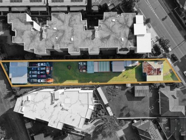 2X PROPERTIES FOR SALE! TOTAL SIZE 2,404 SQM BLOCK. R4 ZONING!