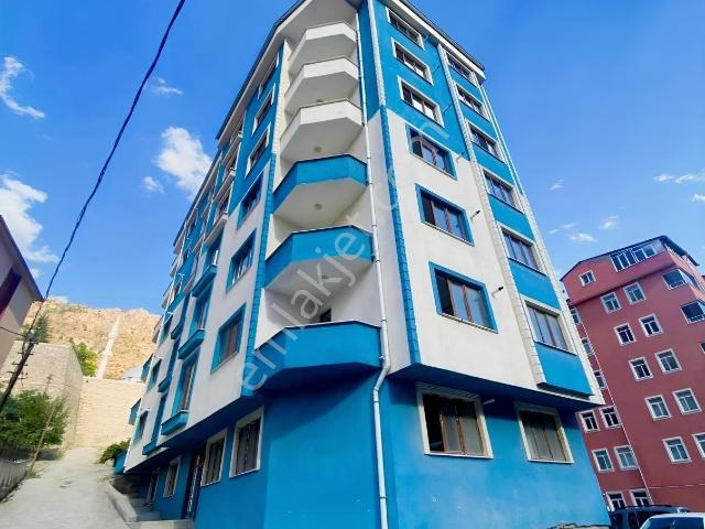 2y Duman Emlak'tan Yeni Bina Müthiş Konumda 3+1 Eşyalı Daire