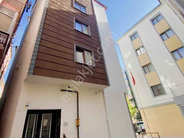 2y Duman Emlak'tan Şehrin Merkezinde 1+1 Eşyalı Kiralık Daire
