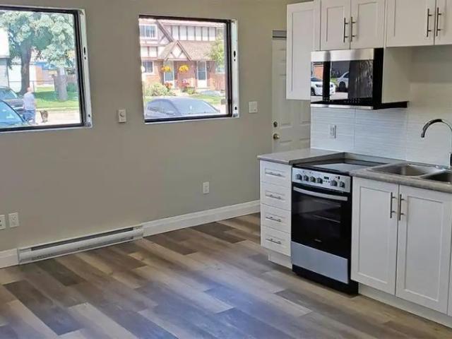 33 & 44 Berkley Drive — Bachelor