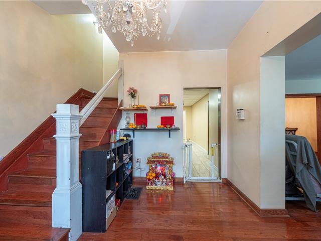 33 5th Street