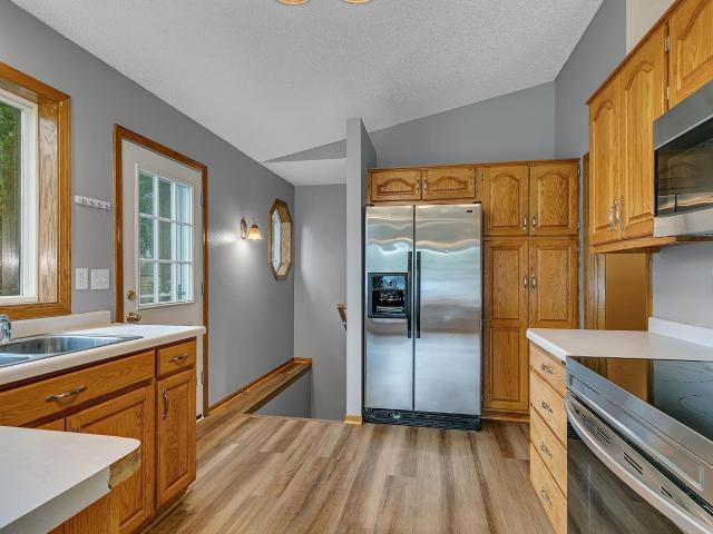 33 8th Avenue N