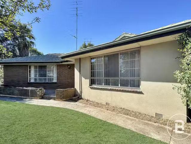 33 Whitelaw Avenue, Delacombe, VIC 3356