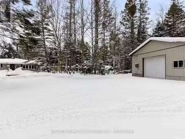 33 Woodstock Avenue, Northern Bruce Peninsula, ON, N0H 2M0 h.