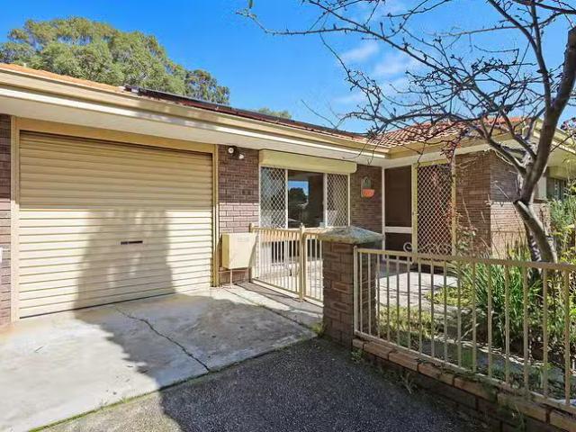 33 Woburn Way, Kelmscott, WA 6111