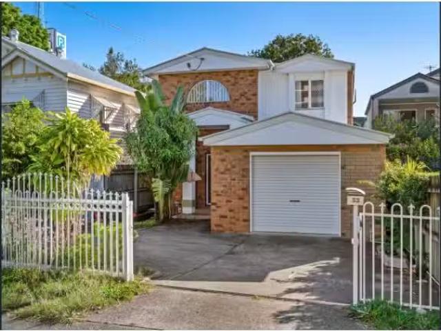 33 Wolseley Street, WOOLLOONGABBA House for rent Listed by Re.