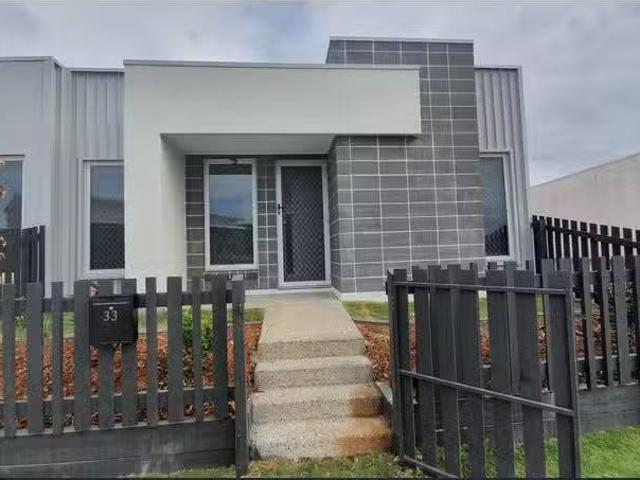 33 Basalt Drive, YARRABILBA, QLD 4207 House for Rent