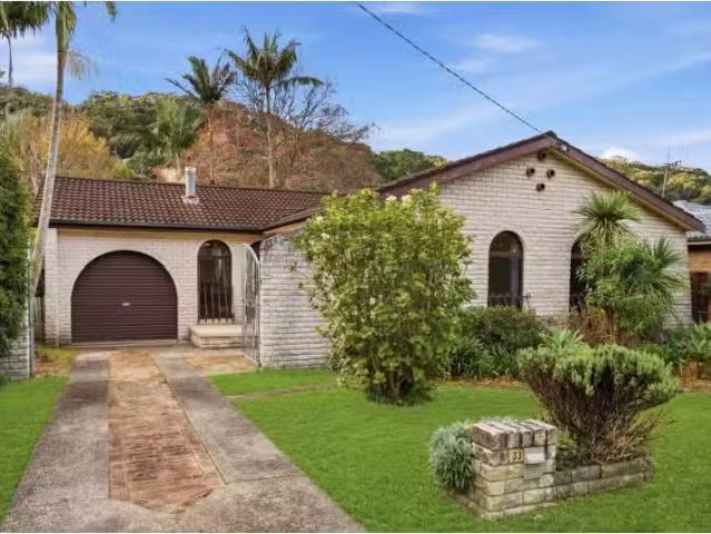 33 Bluewaters Parade, Tascott House for rent Listed by Olivia.